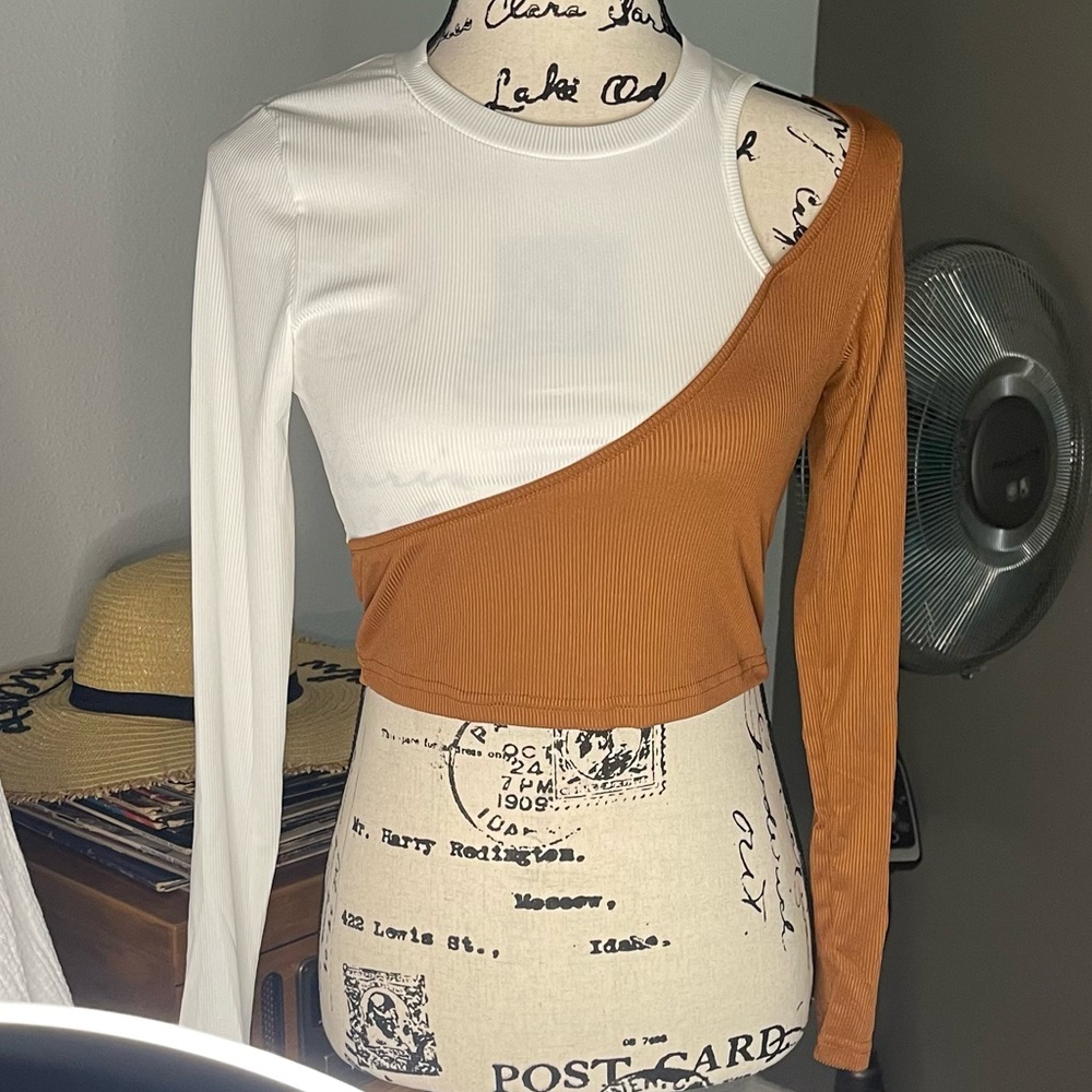 Gone- Stylish Crop Top in Size Small - Picture 7 of 15